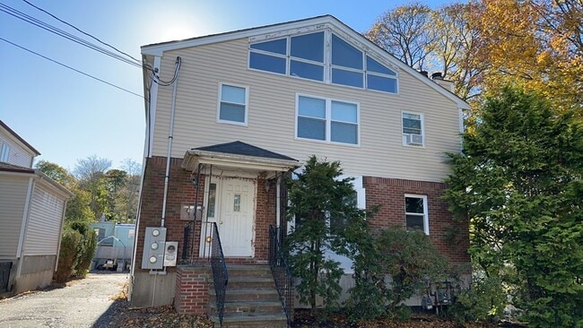 Building Photo - 47 Dighton St Unit 1 Rental