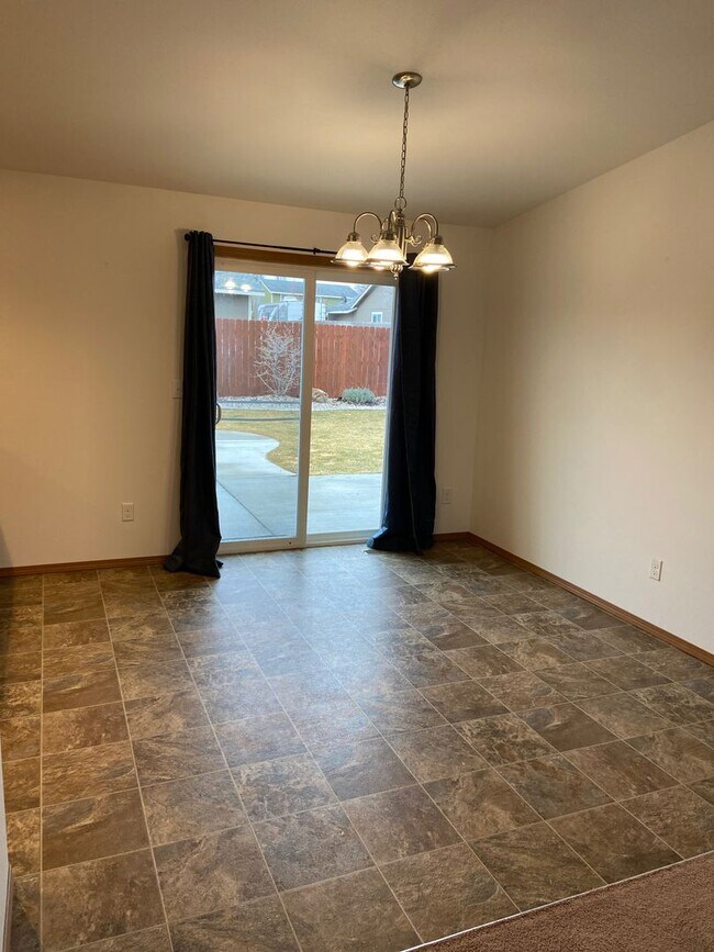 1617 Dynasty Dr