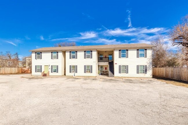 Building Photo - 6110 Wheless Cove Unit F