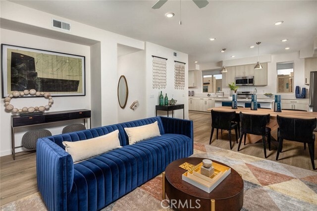 Photo - 1525 W Vista Way Dr
