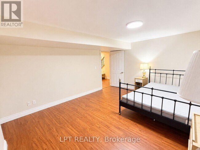 Photo - 14 Hazelton Ave