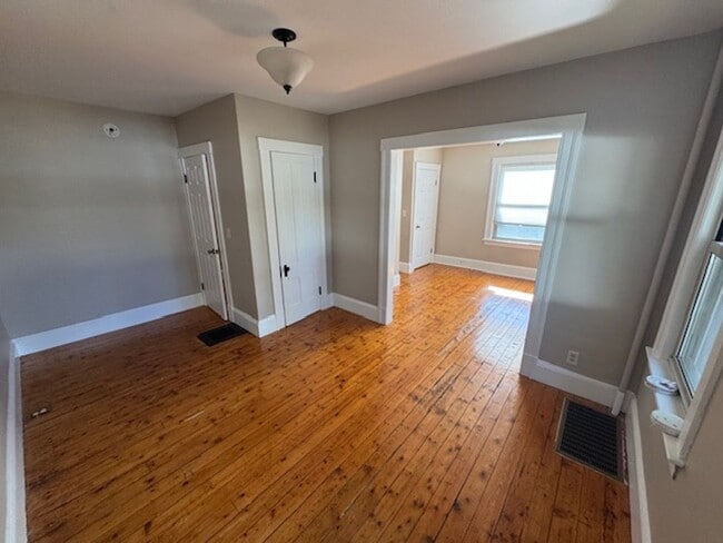 Building Photo - 1-7 Glenwood Ave. Unit 7 Glenwood Ave