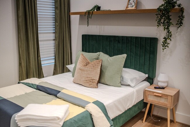 Building Photo - 3613 Rosalie St Unit B