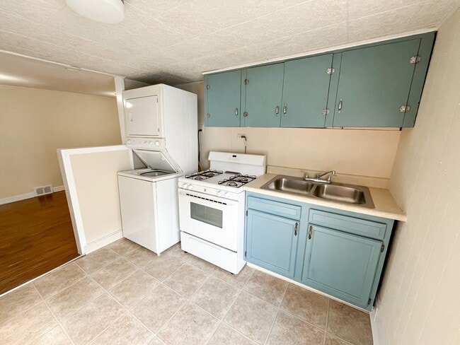 416 Coffeen St Unit 416-2