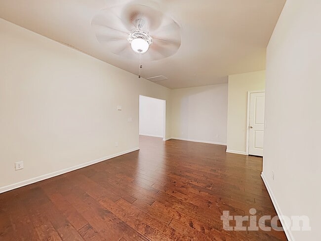 Photo - 139 Hickory Station Ln