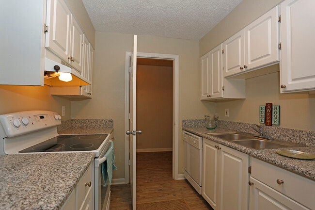 One Bedroom Kitchen Pearl A and B