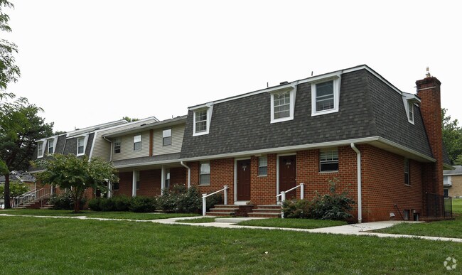 White Pine Townhomes and Apartments