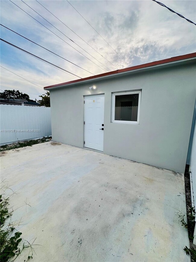 Photo - 3450 NW 170th St Unidad 0