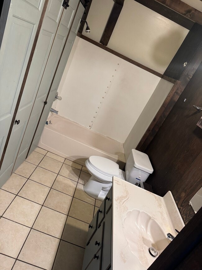 Photo - 571 Martha Ave Unidad 571 B