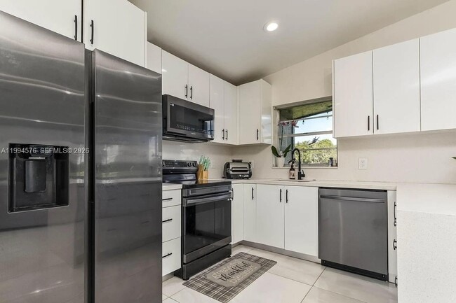 Photo - 518 Woodgate Cir