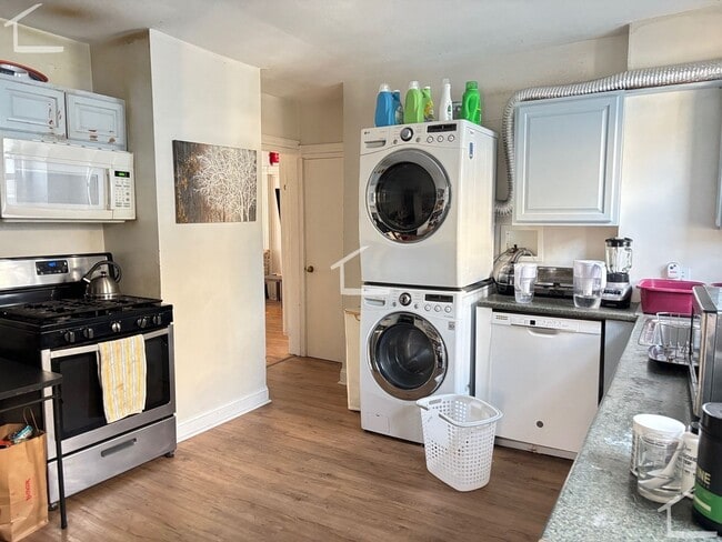 Photo - Awesome 5 bead 2 bath in Lower Allston..... Sept 1st Move in