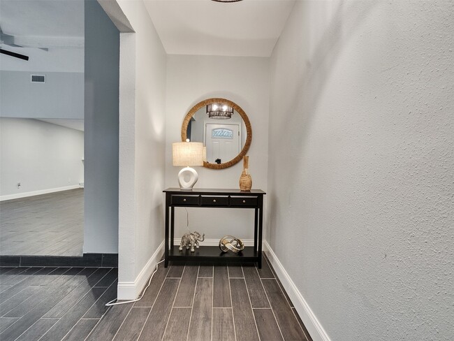 Photo - 2123 Quail Valley E Dr