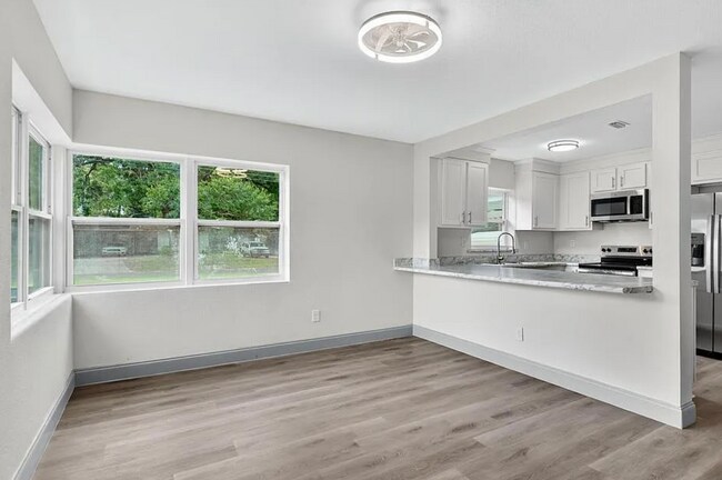 Photo - 1850 Harvester St