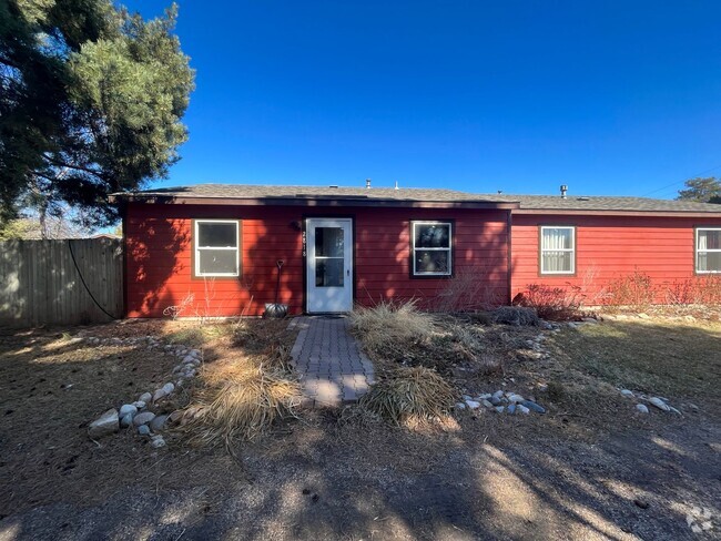 Building Photo - Adorable Duplex Close on West Side of Fort... Rental