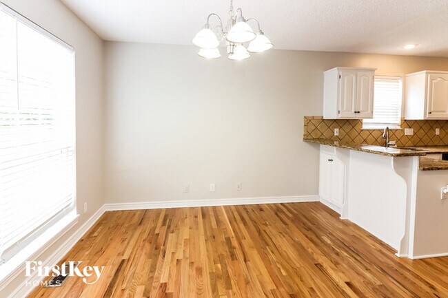 Photo - 15626 Riley St