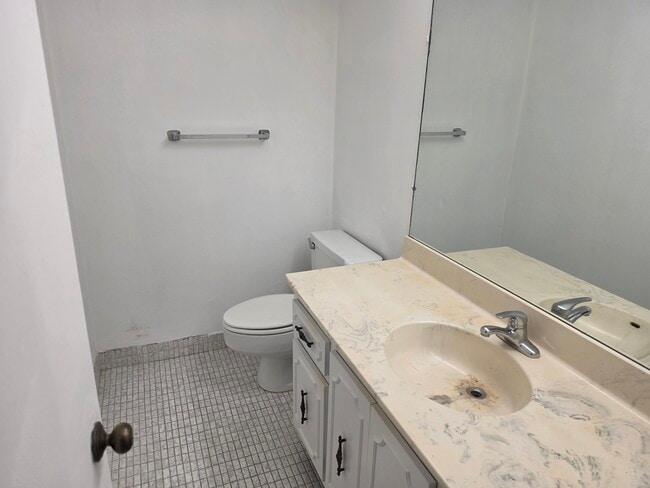 661 N University Dr Unit 104