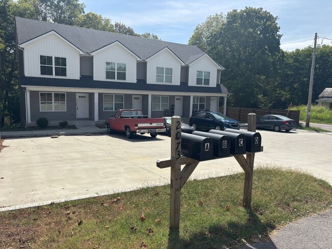 Building Photo - Now Available for Rent – Beautiful New Tow... Rental
