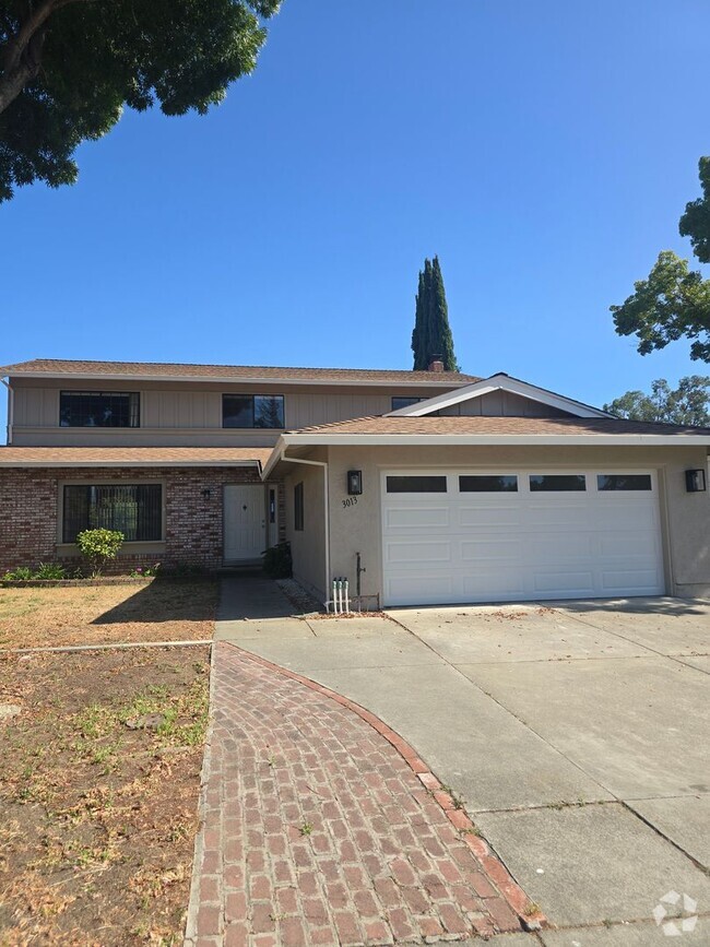 Building Photo - Single Family Home!