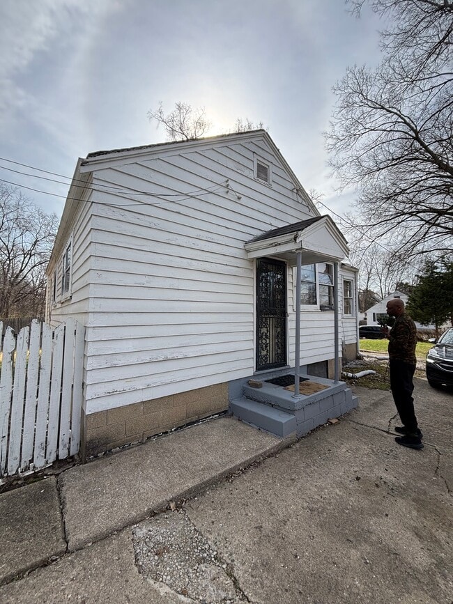 Photo - 2211 W Butler St