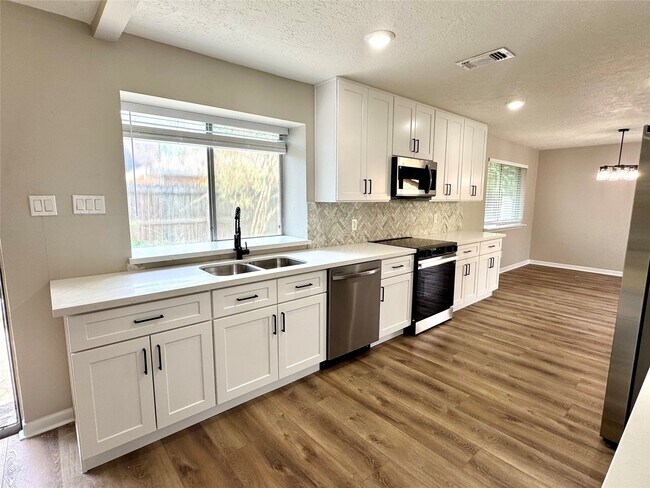 Photo - 305 Heathgate Dr
