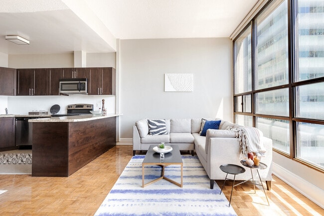 Photo - 77 Gerrard West