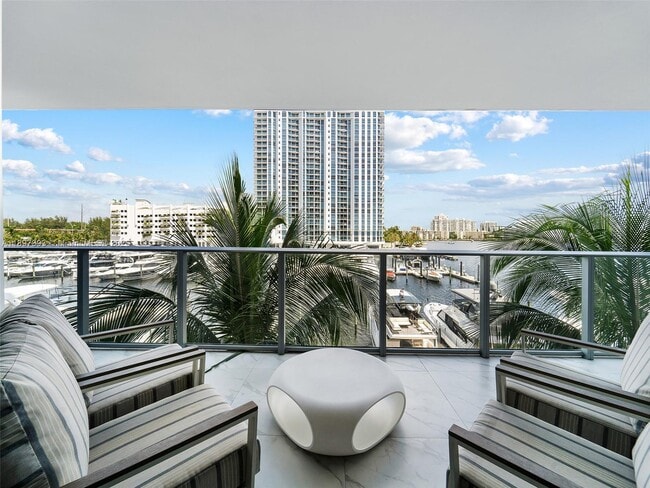 Building Photo - 17111 Biscayne Blvd Unit 307