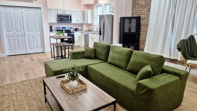 Photo - 716 Broadway St