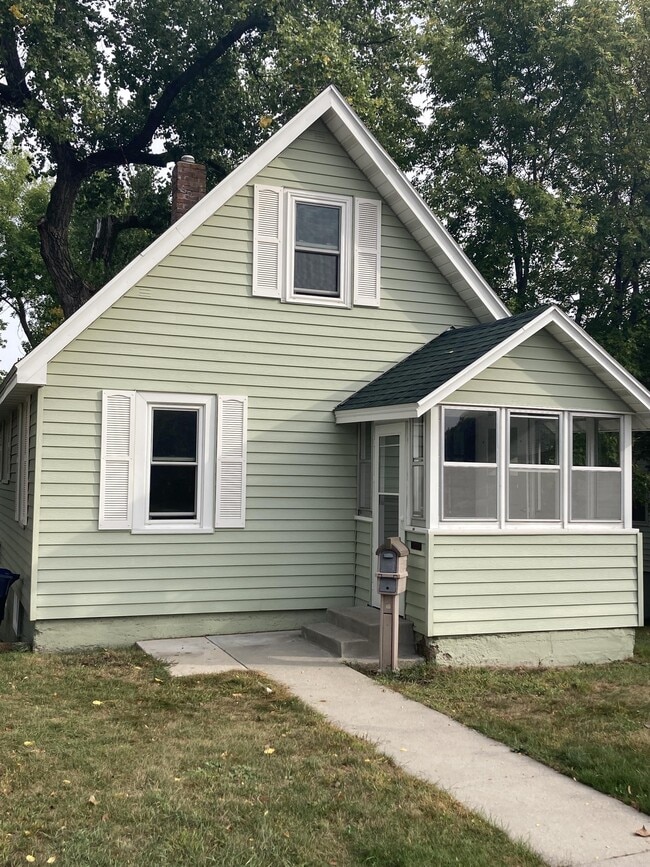 Photo - 630 W 7th Ave