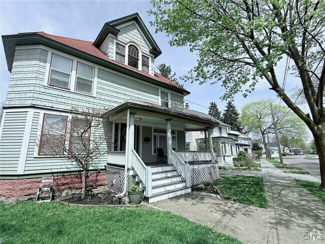 Building Photo - 10 Jewett Ave Rental