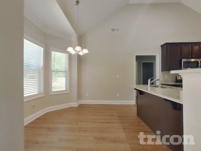 Photo - 402 Cranbrooke Dr