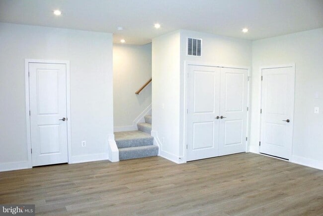 Photo - 139 Heyford Dr