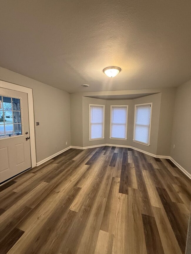 Photo - 406 S Oak St