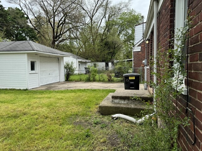 Photo - 20000 Norwood St