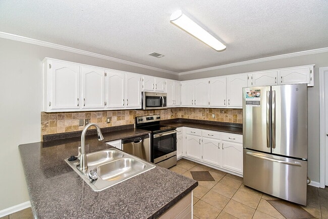 Photo - 401 Timber Way S