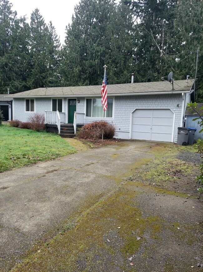 3 Bedroom Home in Edgewater Estates! - 3 Bedroom Home in Edgewater Estates!