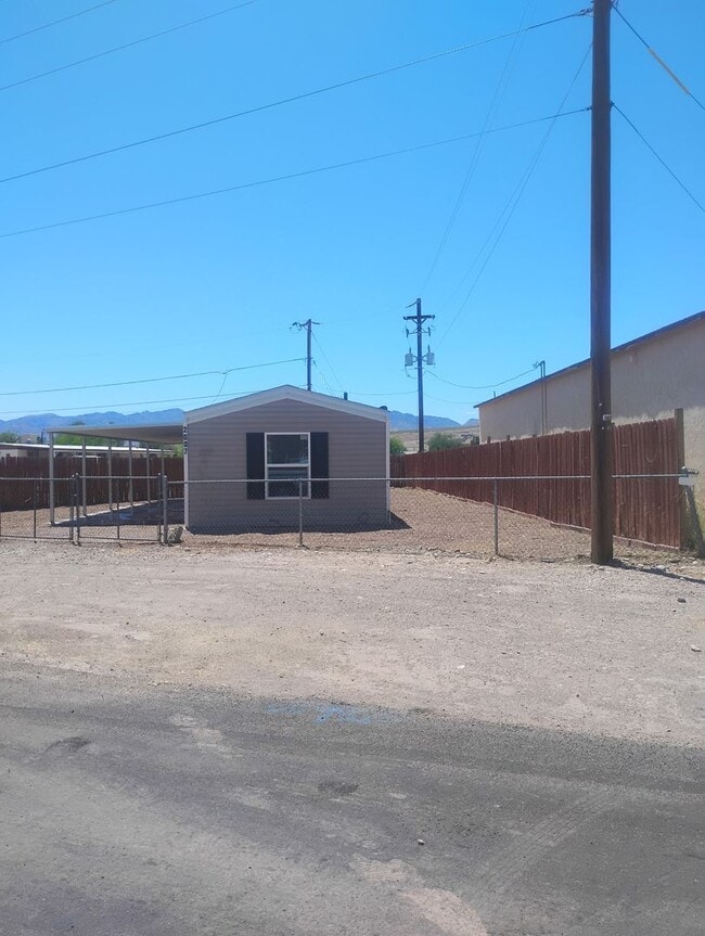 Photo - Cute, Clean & Affordable 3 Bed / 2 Bath Home in Central Bullhead City!