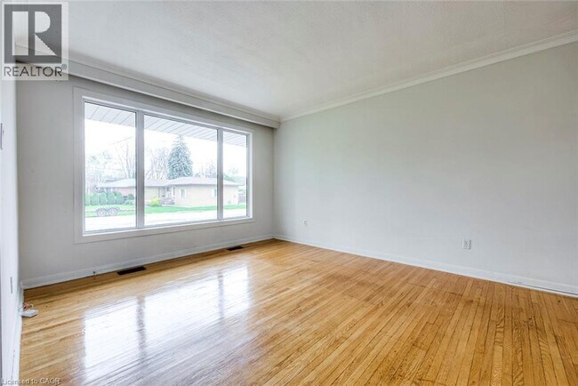 Photo - 530 Lees Ln