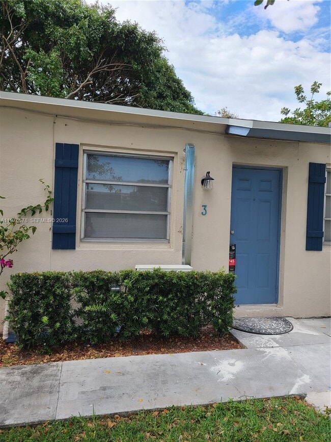 Photo - 1005 N 18th Ct Unit 3