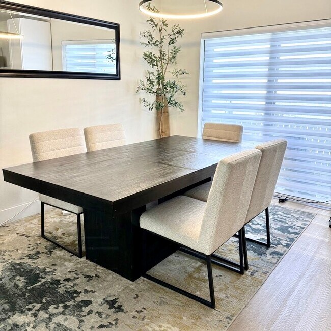 100 SW 7th St