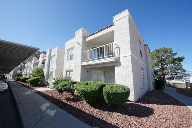 Building Photo - Showings Available NOW Unit 2092