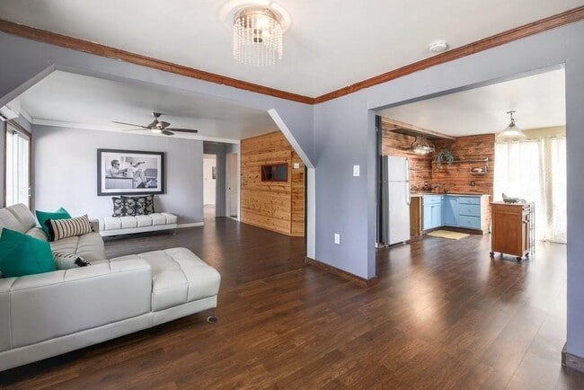 Building Photo - 1123 Gunter St Rental