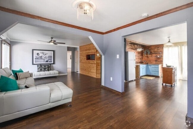 Building Photo - 1123 Gunter St Rental