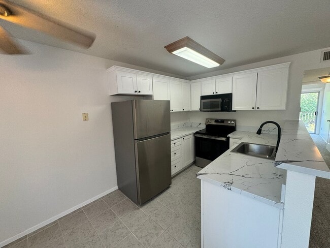 Building Photo - 2 Bedroom / 1 Bathroom Condo in Alpine Unit 24