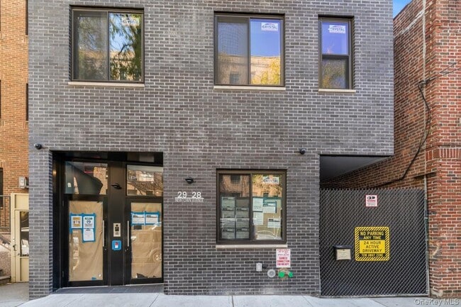 Building Photo - 29-28 Newtown Ave Unit 5a Rental