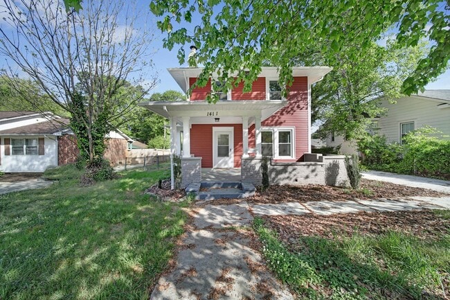 Building Photo - Lovely Two Story, 3 Bedrooms, 2 Bath Home