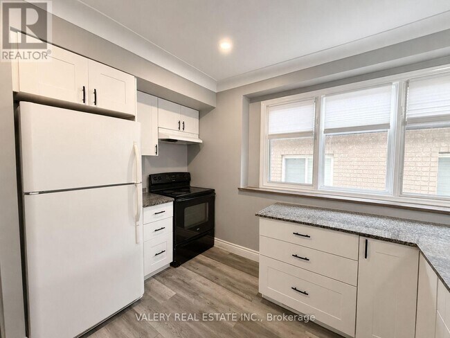 Photo - 1102 Langlois Ave