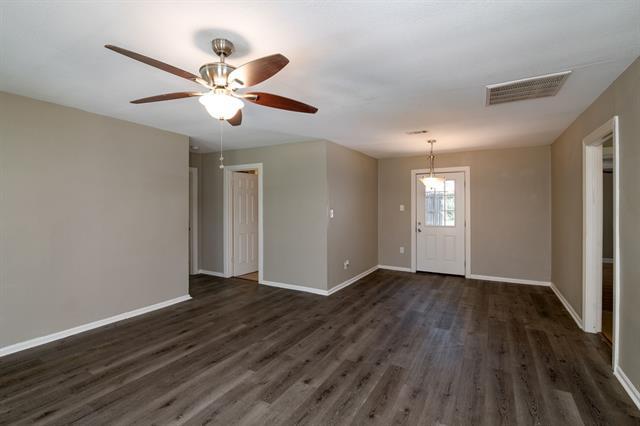 Photo - 207 Hackberry St