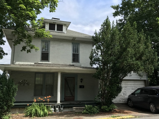 2 story apartment - 329 Maple Ave Unit 329
