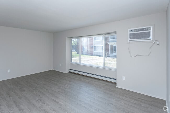 Lujo 2HAB, 1BA - Sala de estar de 1,000 pies cuadrados - Balmoral Arms Apartments