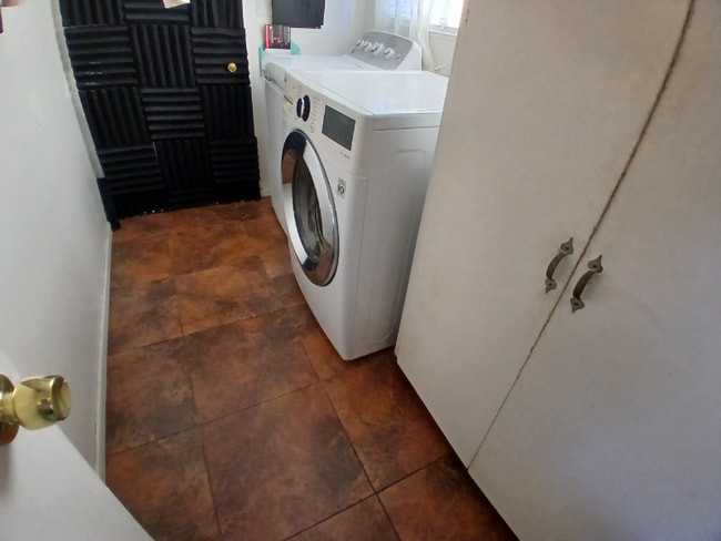 Photo - 8900 Swinton Ave